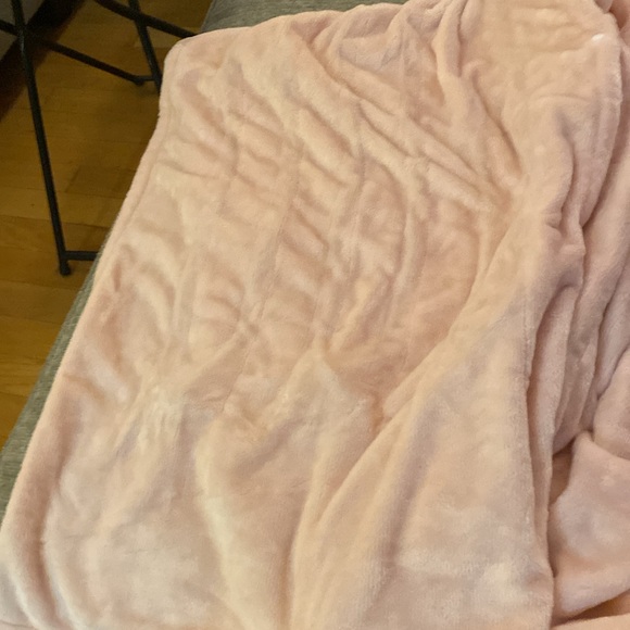 Heated throw - Picture 3 of 3